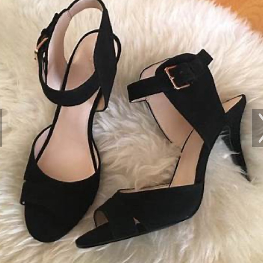 Black suede peep toe Nine West heels